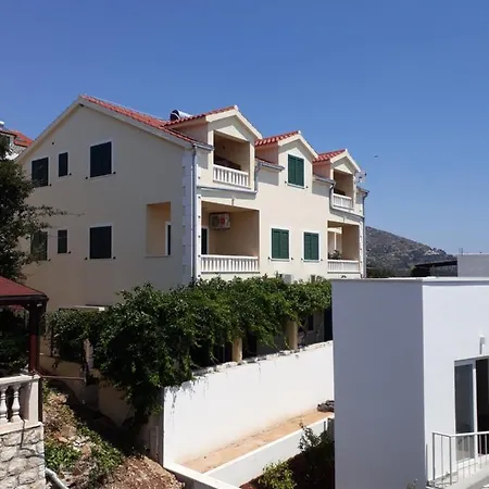 Punta Milna Apartament *